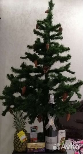 Елка с шишками