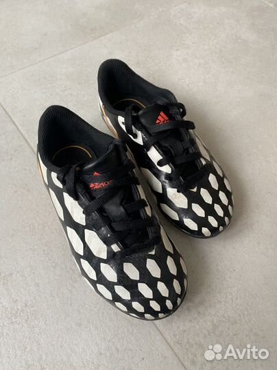 Футбольные бутсы adidas
