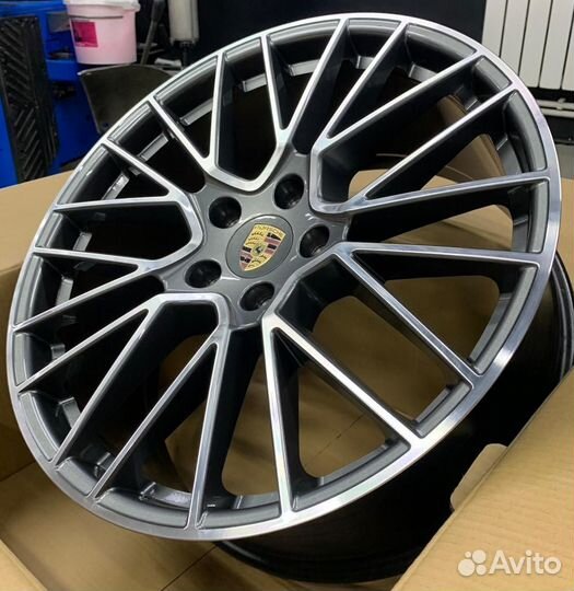 Новые диски на Porsche Cayenne 957/958 R20