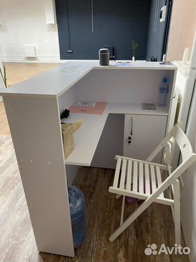 Стойка ресепшн