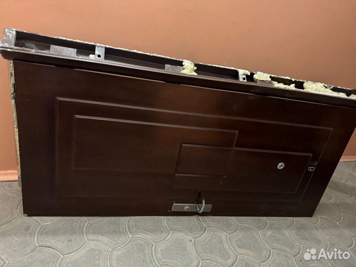 Металлическая дверь бу