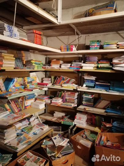 Школьные учебники, пособия, рабочие тетради