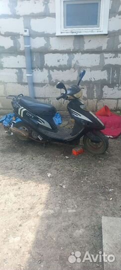 Продам скутор на запчасти