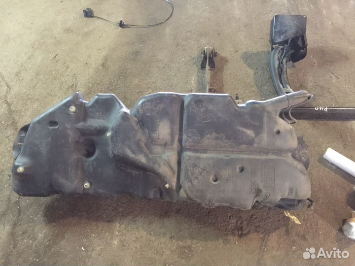 Бензобак Пежо 607