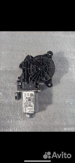 Задний мотор стеклоподьемника правый polo