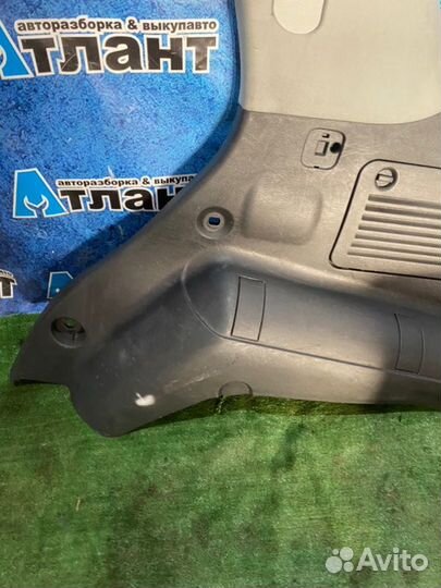 Обшивка багажника правая Mercedes-Benz Ml W163