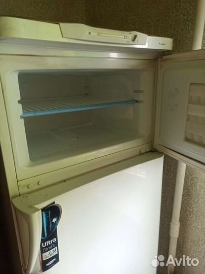 12-Холодильник Indesit RA32G. 015