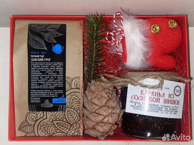 Коробочки чая, сладкие подарки. Новый год