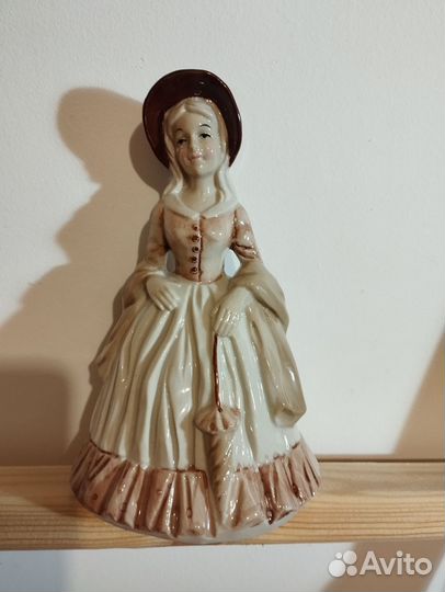 Статуэтка фарфор девушка