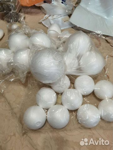 Пенопластовые шары и сердца