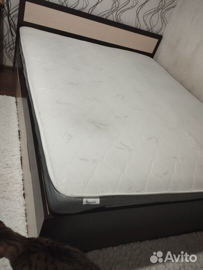 Кровать с матрасом 160х2000