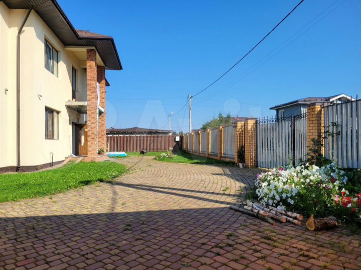 Дом 420 м² на участке 12 сот.