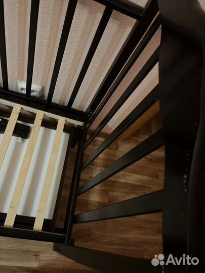 Детская кроватка с универсальным маятником