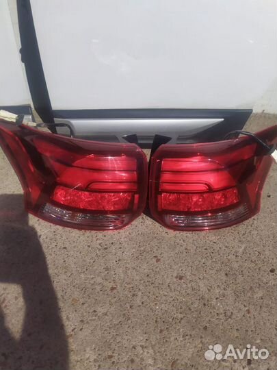 Фонарь в крыло Mitsubishi Outlander 3