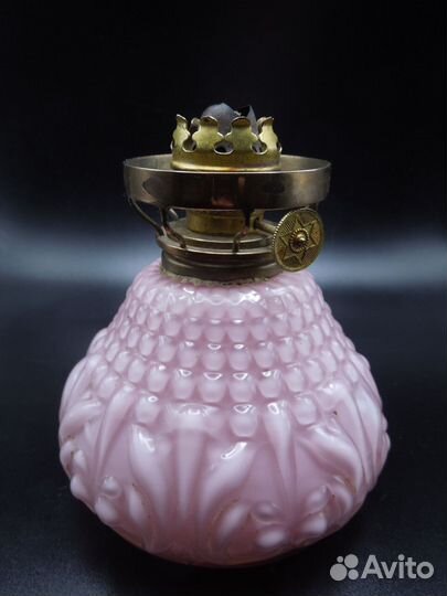 Керосиновая лампа 19 в.розовое молочное стекло