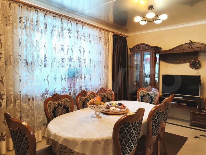 Дом 295 м² на участке 9,5 сот.