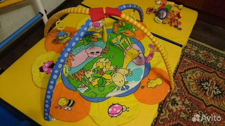 Развивающий коврик и 3 развивающих игрушки