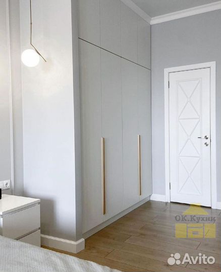 Шкаф с зеркалом