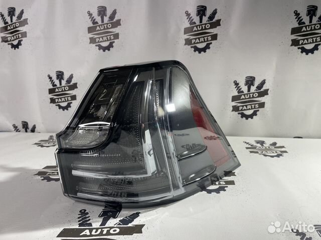 Фонарь задний правый Lexus LX570