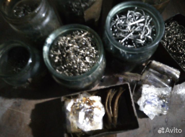 Крючки рыболовные много