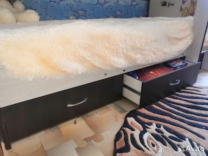 Кровать двухьярусная