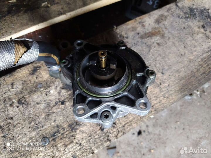 Volkswagen Passat B5 B5+ Насос вакуумный 72218501