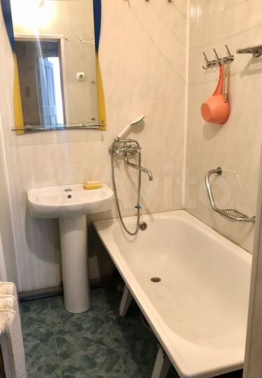 2-к. квартира, 48 м², 1/3 эт.