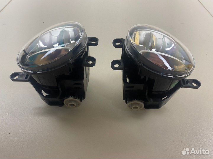 Туманка toyota voxy 07- (LED)