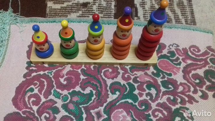 Пирамидка-клоуны