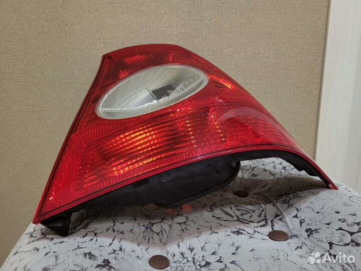 Задний правый фонарь Ford Focus 2