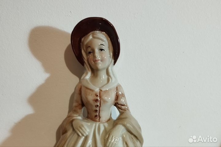 Статуэтка фарфор девушка
