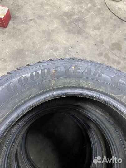 Goodyear UltraGrip Ice Arctic SUV 225/60 R17 103T