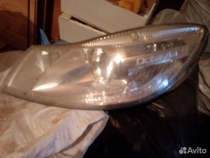 Фара передняя левая Skoda Octavia