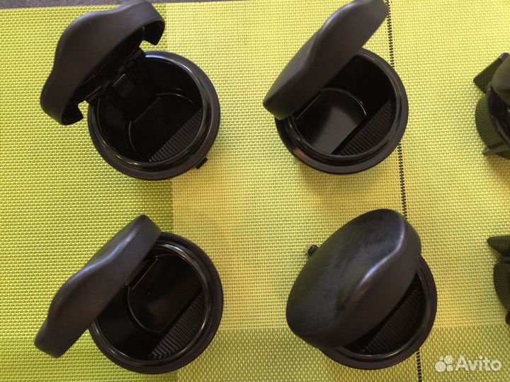 Автомобильная пепельница. Новая (Япония)