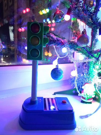 Светофор игрушка