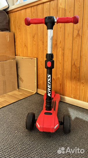 Самокат трехколесный