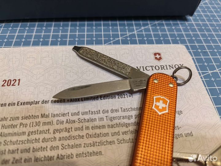 Нож швейцарский Victorinox Tiger Orange Alox