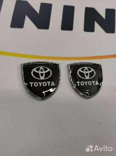 Шильдик Toyota Black
