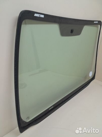 Стекло лобовое ветровое Nissan Note E11 2006-2013