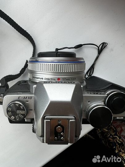 Фотоаппарат Olympus OM-D E-M10 и объектив 17мм