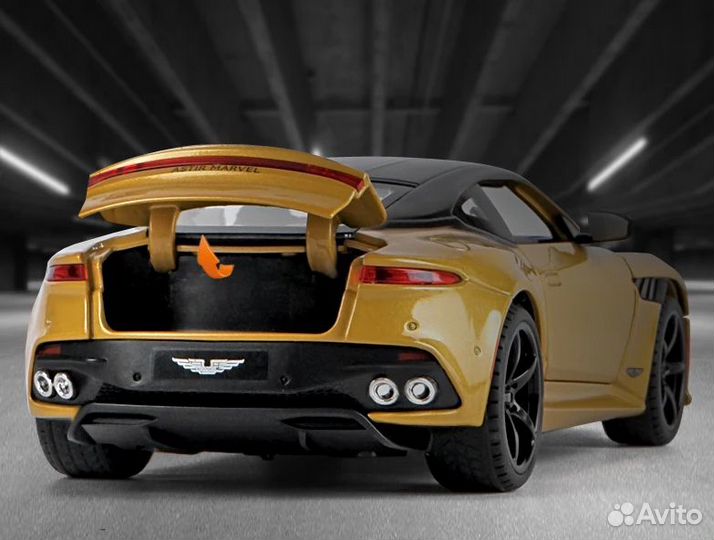 Модель 1/22 Aston Martin DBS Superleggera