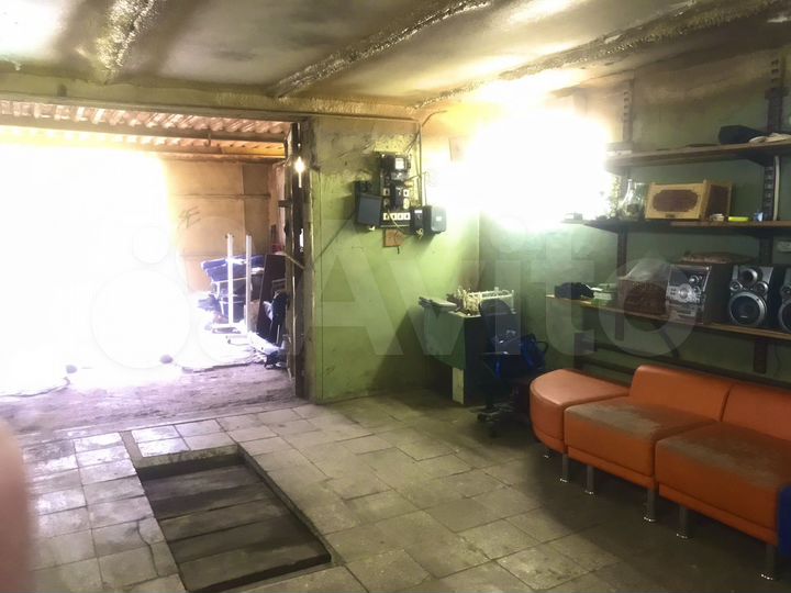 Гараж, > 30 м²