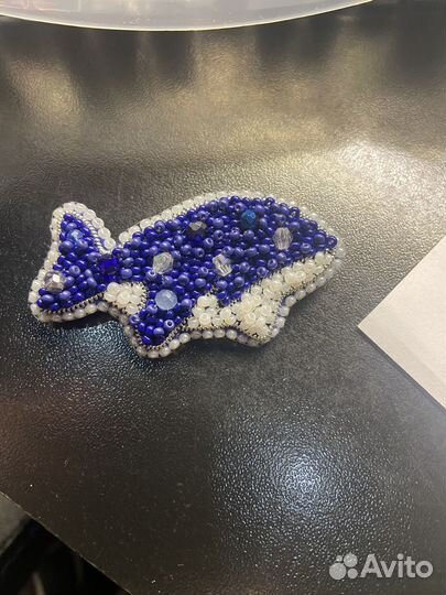 Брошь ручной работы из бисера