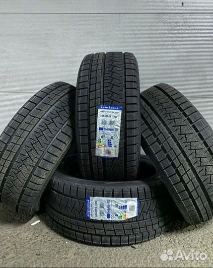 Triangle PL02 295/35 R21 107