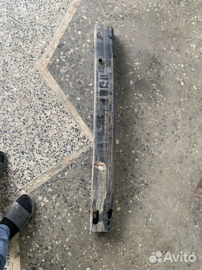 Усилитель переднего бампера toyota camry 55