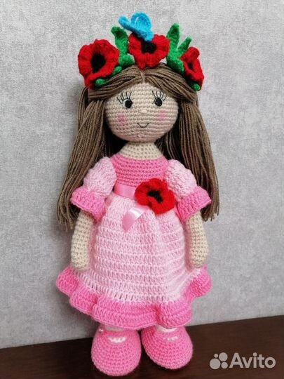 Вязаная кукла ручной работы