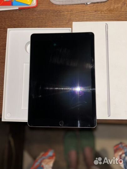 iPad pro 9.7-inch, Wi-Fi + Cellular 2016