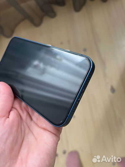Телефон iPhone 13