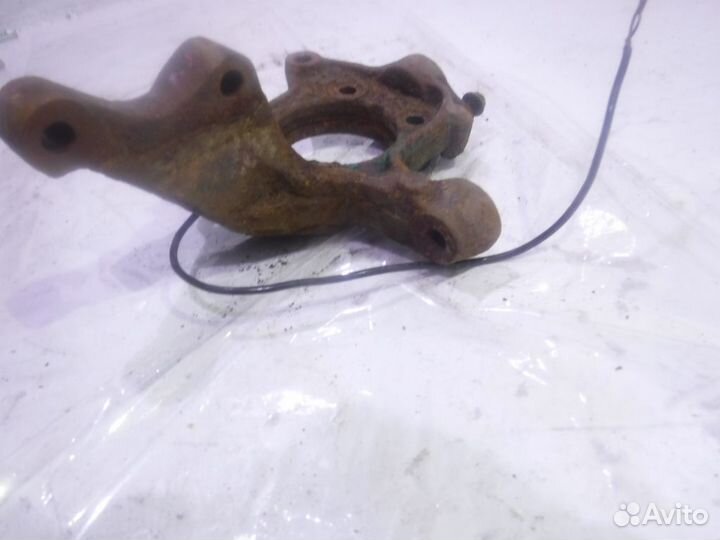 Кулак передний левый