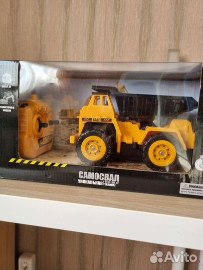 Экскаватор на радиоуправлении